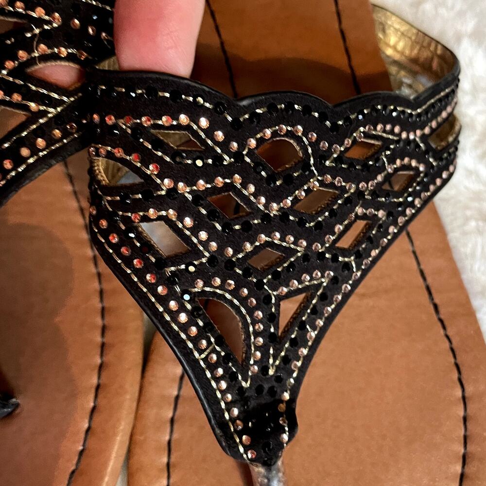Liliana women's Size 8 Flat Black &  gold Thong flip flop Sandals